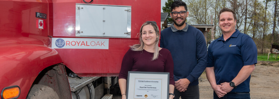 Royal Oak Construction employees holding the 2021 Award of Excellence for Excavating.