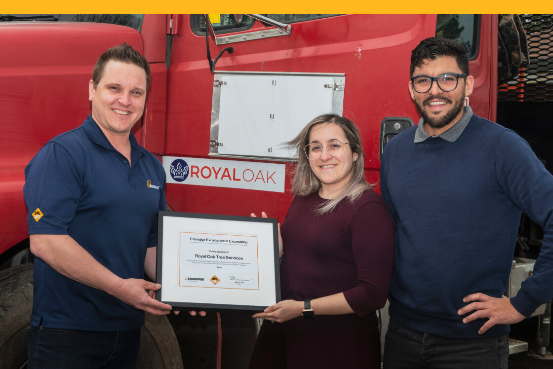 Royal Oak Construction employees holding the 2021 Award of Excellence for Excavating.