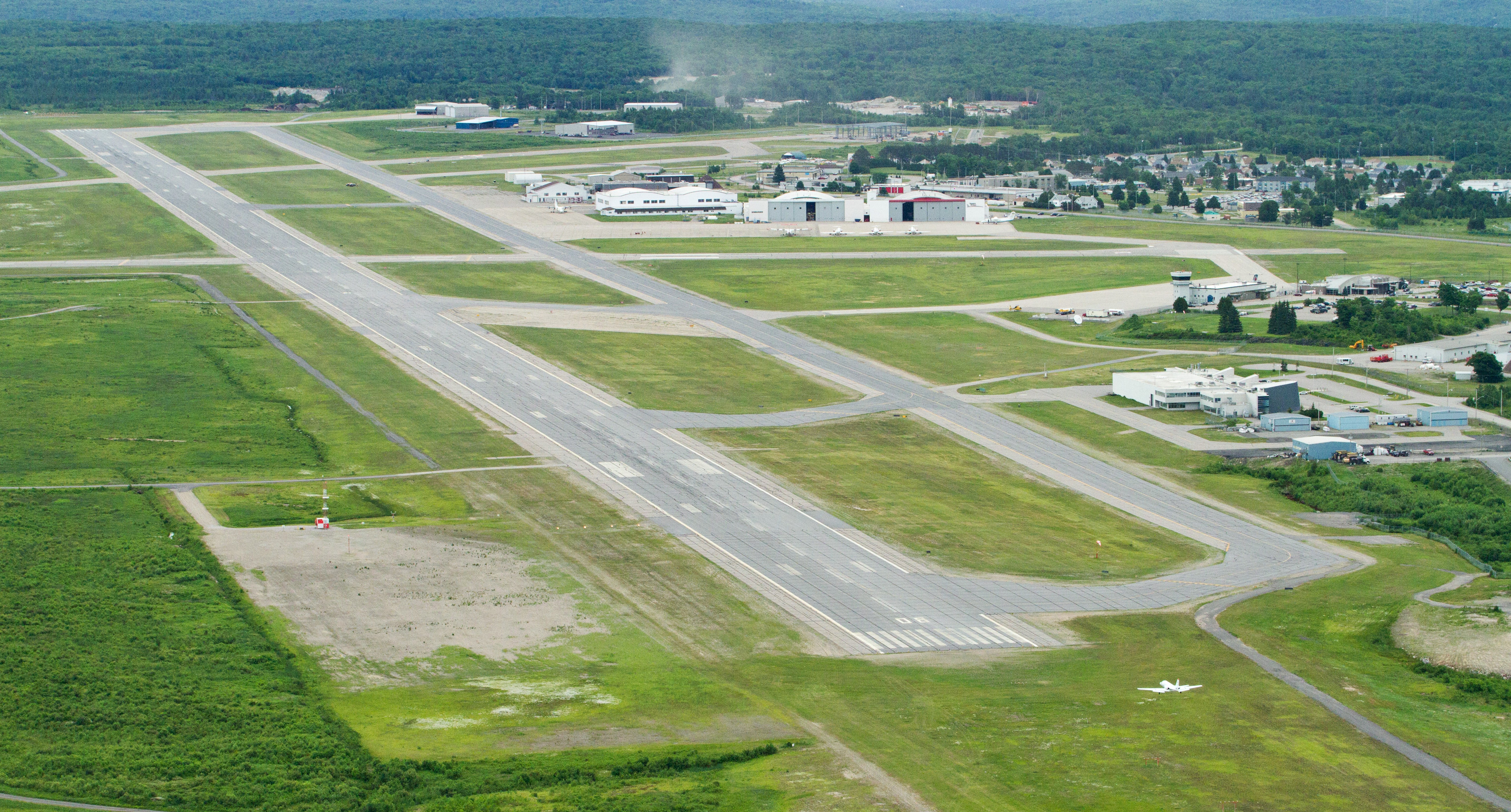 Photo of Jack Garland Airport (YYB) in North Bay